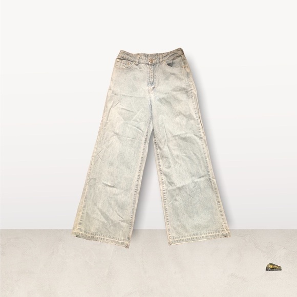Denim - Women’s Flare  light wash Jean waist 14,5 inseam 28 inches in …